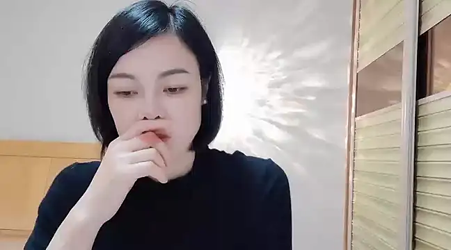 Snapshot of Linda-LL chatting on 01/23/25, 05:56 Linda-LL online show from 01/23/25, 05:56