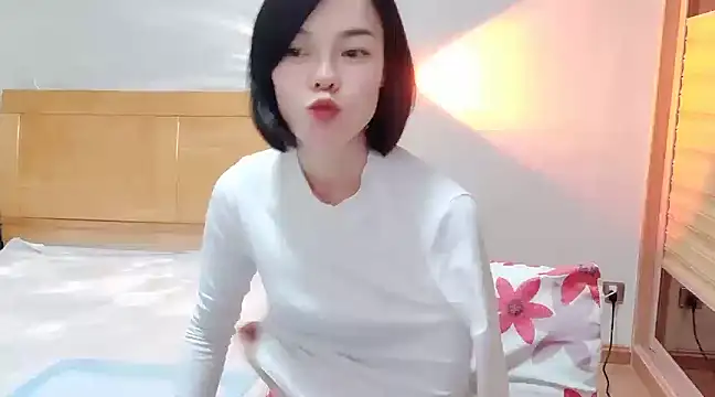 Snapshot of Linda-LL chatting on 02/02/25, 11:40 Linda-LL online show from 02/02/25, 11:40