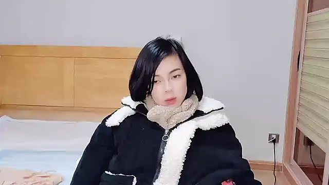 Snapshot of Linda-LL chatting on 02/13/25, 05:37 Linda-LL online show from 02/13/25, 05:37
