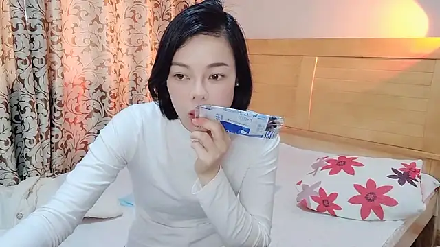 Snapshot of Linda-LL chatting on 03/01/25, 05:52 Linda-LL online show from 03/01/25, 05:52