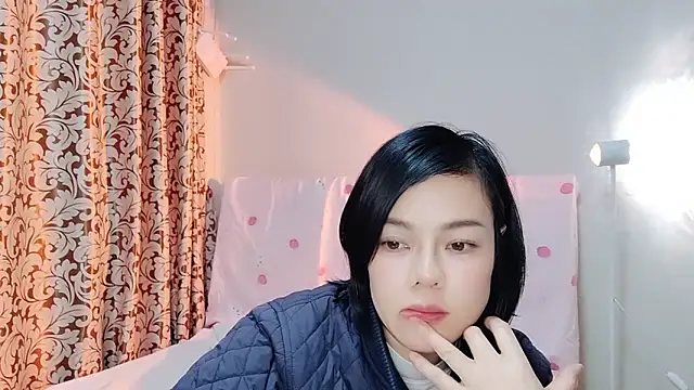Snapshot of Linda-LL chatting on 03/05/25, 12:00 Linda-LL online show from 03/05/25, 12:00