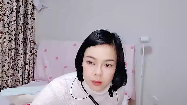 Snapshot of Linda-LL chatting on 03/06/25, 02:18 Linda-LL online show from 03/06/25, 02:18
