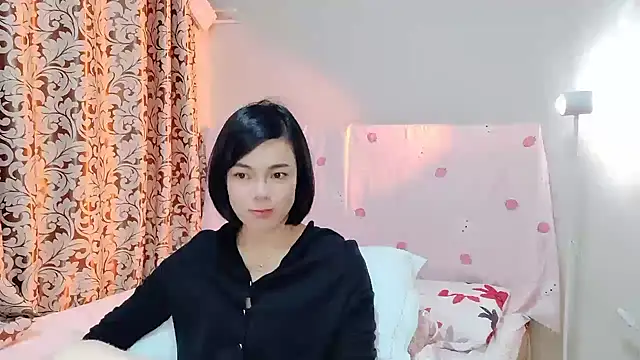 Snapshot of Linda-LL chatting on 03/15/25, 12:24 Linda-LL online show from 03/15/25, 12:24