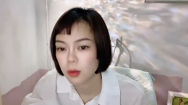 Snapshot of Linda-LL chatting on 10/24/25, 02:02 Linda-LL online show from 10/24/25, 02:02