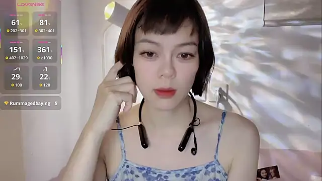 Snapshot of Linda-LL chatting on 10/30/25, 01:56 Linda-LL online show from 10/30/25, 01:56