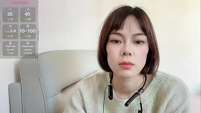 Snapshot of Linda-LL chatting on 11/15/25, 04:54 Linda-LL online show from 11/15/25, 04:54