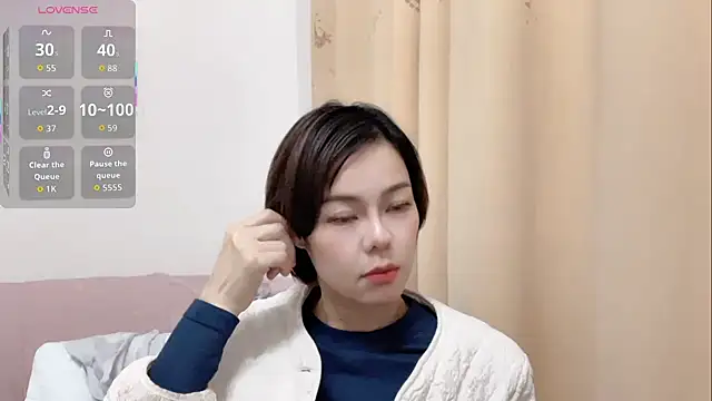 Snapshot of Linda-LL chatting on 12/18/25, 11:16 Linda-LL online show from 12/18/25, 11:16