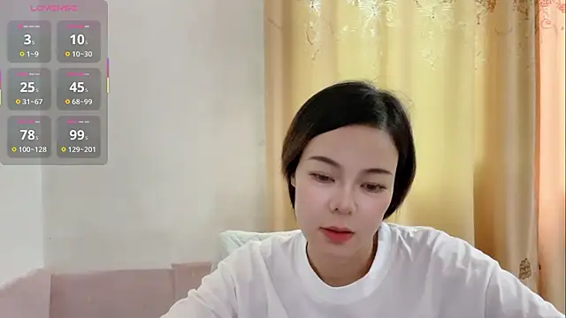 Snapshot of Linda-LL chatting on 06/04/26, 10:21 Linda-LL online show from 06/04/26, 10:21