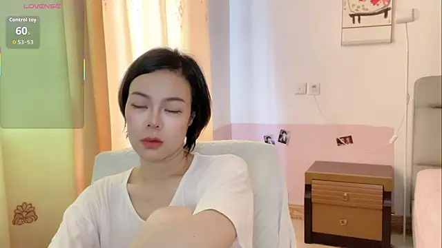 Snapshot of Linda-LL chatting on 06/17/26, 02:14 Linda-LL online show from 06/17/26, 02:14