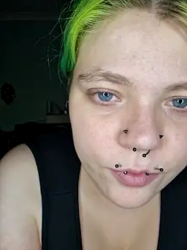 Snapshot of kira_132 chatting on 10/07/25, 12:30 kira 132 online show from 10/07/25, 12:30