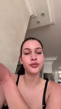 KikiWatson online show from 04/25/26, 01:41