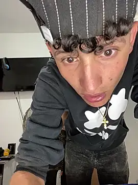 Snapshot of LatinBoysxxx chatting on 01/20/25, 06:53 LatinBoysxxx online show from 01/20/25, 06:53