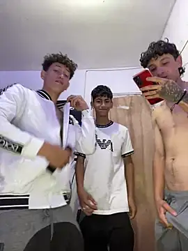 Snapshot of LatinBoysxxx chatting on 01/27/25, 04:22 LatinBoysxxx online show from 01/27/25, 04:22