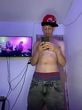 Snapshot of LatinBoysxxx chatting on 03/12/25, 09:35 LatinBoysxxx online show from 03/12/25, 09:35