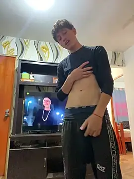 Snapshot of LatinBoysxxx chatting on 03/31/26, 08:42 LatinBoysxxx online show from 03/31/26, 08:42