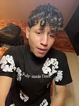 Snapshot of LatinBoysxxx chatting on 05/23/26, 04:00 LatinBoysxxx online show from 05/23/26, 04:00