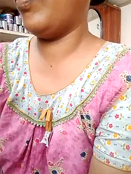 Snapshot of sneha_telugu_girl chatting on 03/08/25, 02:23 sneha telugu girl online show from 03/08/25, 02:23