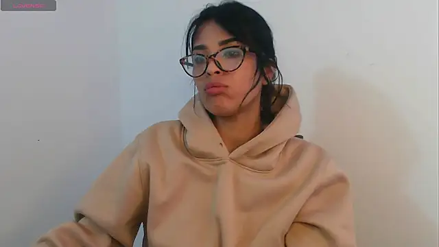 Snapshot of AlessiaVal_ chatting on 02/08/25, 10:08 AlessiaVal online show from 02/08/25, 10:08