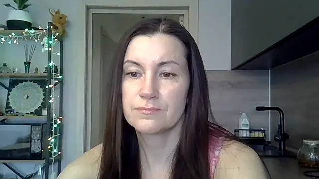 Snapshot of jainesummer chatting on 02/11/25, 10:48 jainesummer online show from 02/11/25, 10:48