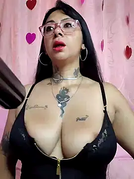 Snapshot of Saloome- chatting on 02/10/25, 01:44 Saloome- online show from 02/10/25, 01:44