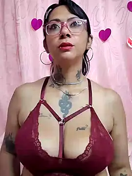 Snapshot of Saloome- chatting on 02/15/25, 02:11 Saloome- online show from 02/15/25, 02:11