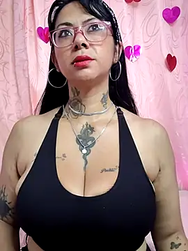 Snapshot of Saloome- chatting on 02/17/25, 02:04 Saloome- online show from 02/17/25, 02:04