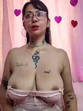 Snapshot of Saloome- chatting on 02/18/25, 04:48 Saloome- online show from 02/18/25, 04:48