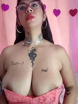 Snapshot of Saloome- chatting on 03/11/25, 05:02 Saloome- online show from 03/11/25, 05:02