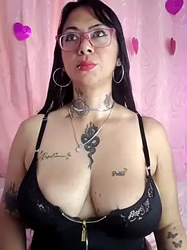 Snapshot of Saloome- chatting on 03/14/25, 01:46 Saloome- online show from 03/14/25, 01:46