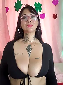 Snapshot of Saloome- chatting on 03/17/25, 05:16 Saloome- online show from 03/17/25, 05:16