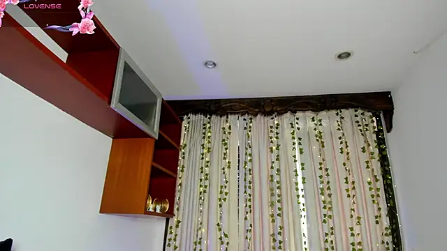 HannaRhodes online show from 11/18/25, 03:05