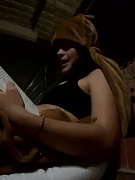 Snapshot of HannaRhodes chatting on 01/12/26, 03:12 HannaRhodes online show from 01/12/26, 03:12