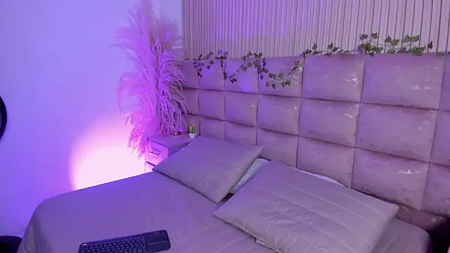 HannaRhodes online show from 06/19/26, 02:32
