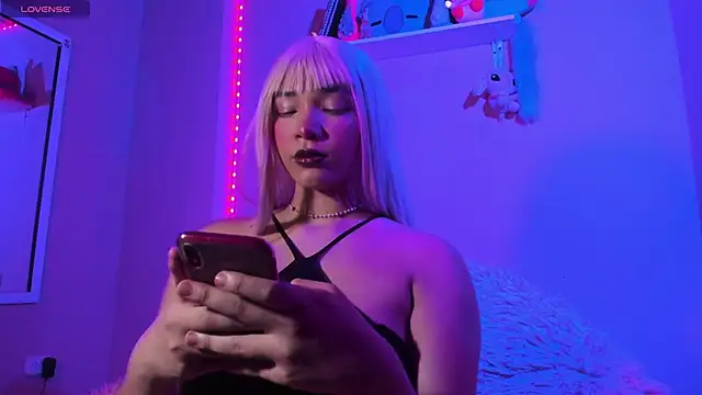 Snapshot of MadelineBenet chatting on 02/06/25, 02:22 MadelineBenet online show from 02/06/25, 02:22