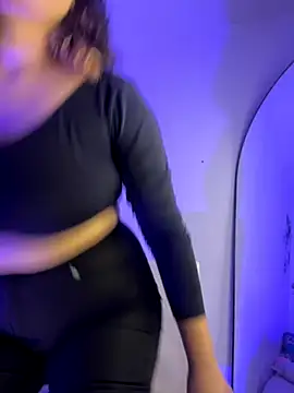 MadelineBenet online show from 11/13/25, 10:19