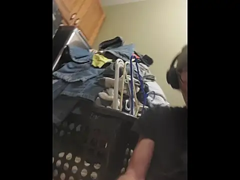 Snapshot of Undercover_Pornstar chatting on 11/24/25, 08:19 Undercover Pornstar online show from 11/24/25, 08:19