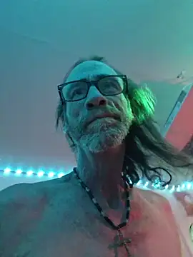 Snapshot of Undercover_Pornstar chatting on 03/08/26, 01:14 Undercover Pornstar online show from 03/08/26, 01:14