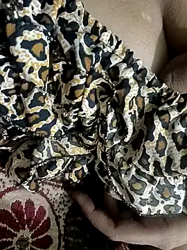 Snapshot of QUEEN-X-CPL chatting on 02/17/25, 06:15 QUEEN-X-CPL online show from 02/17/25, 06:15