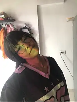 Luna-Chann online show from 04/30/26, 08:57
