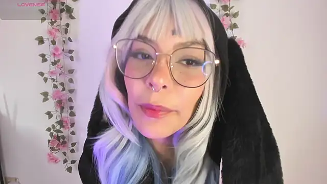 Luna-Chann online show from 06/15/26, 08:00
