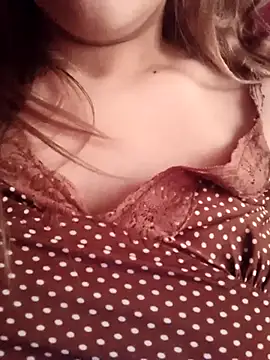 Snapshot of Hotoufia38 chatting on 01/26/25, 09:51 Hotoufia38 online show from 01/26/25, 09:51