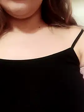 Snapshot of Hotoufia38 chatting on 02/03/25, 08:35 Hotoufia38 online show from 02/03/25, 08:35