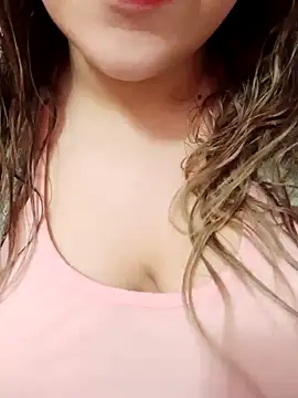 Snapshot of Hotoufia38 chatting on 02/20/25, 06:57 Hotoufia38 online show from 02/20/25, 06:57