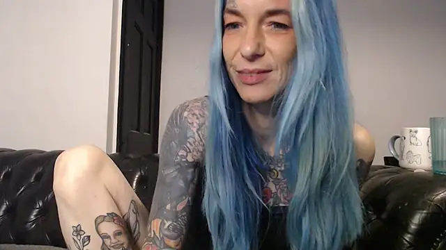 Snapshot of RavenryderUK chatting on 12/23/24, 02:13 RavenryderUK online show from 12/23/24, 02:13