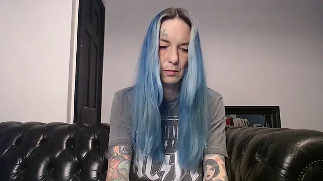 Snapshot of RavenryderUK chatting on 01/15/25, 09:30 RavenryderUK online show from 01/15/25, 09:30