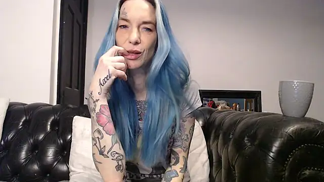 Snapshot of RavenryderUK chatting on 01/19/25, 09:55 RavenryderUK online show from 01/19/25, 09:55