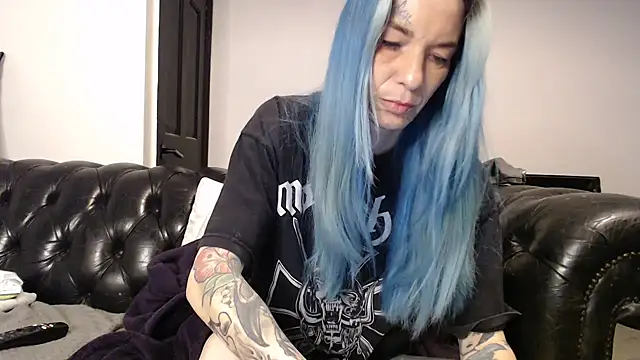 Snapshot of RavenryderUK chatting on 01/27/25, 10:27 RavenryderUK online show from 01/27/25, 10:27