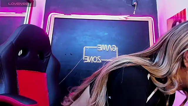 Isabella stanford2 online show from 10/10/25, 11:20