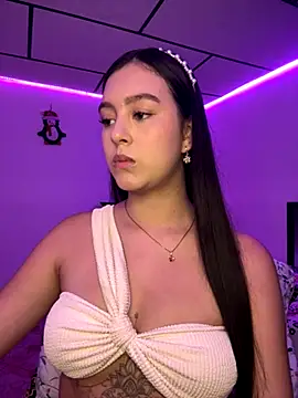 Snapshot of kanne_mia chatting on 10/15/25, 09:15 kanne mia online show from 10/15/25, 09:15