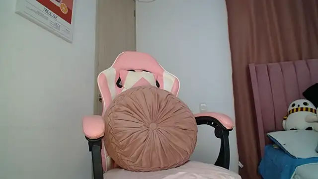 Snapshot of emmily_forev3r chatting on 03/26/26, 06:57 emmily forev3r online show from 03/26/26, 06:57